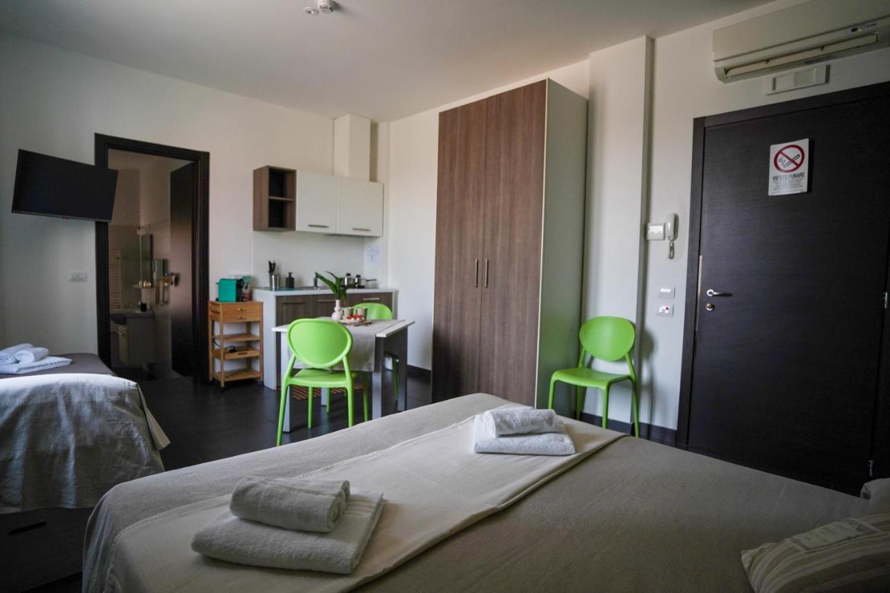 Bnbook Residence Matteotti Novara Bagian luar foto