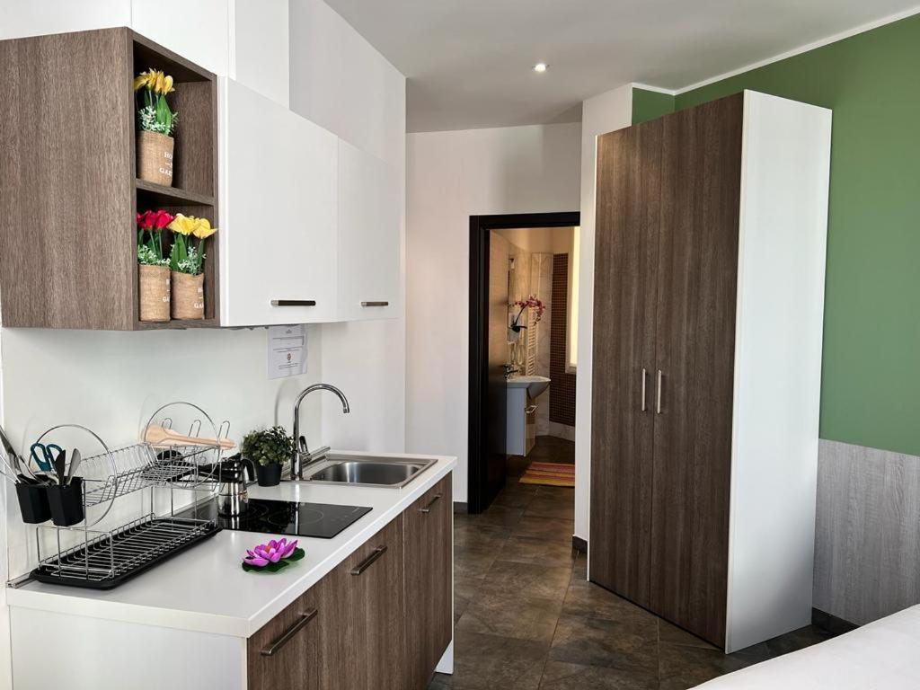 Bnbook Residence Matteotti Novara Bagian luar foto