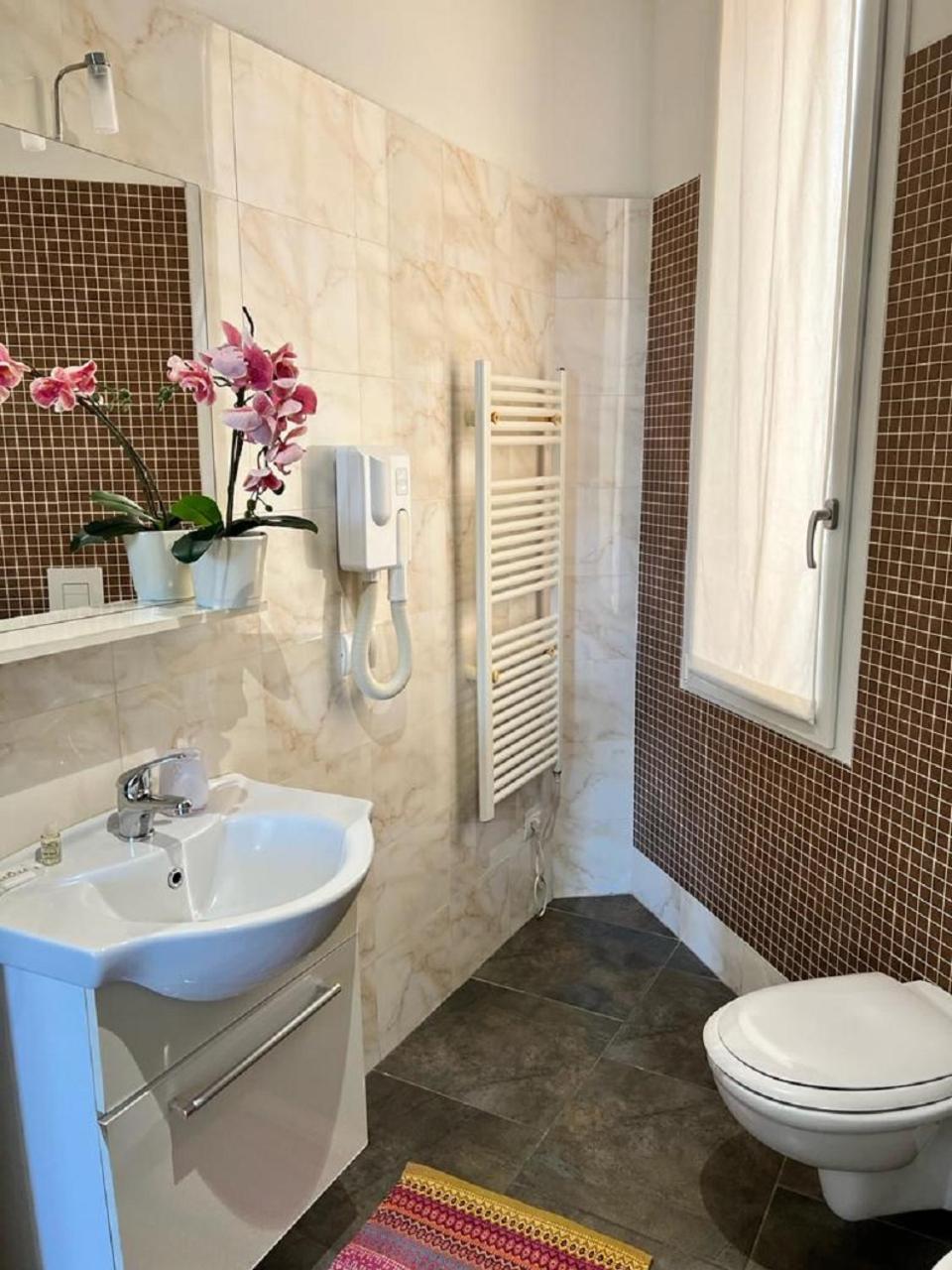 Bnbook Residence Matteotti Novara Bagian luar foto